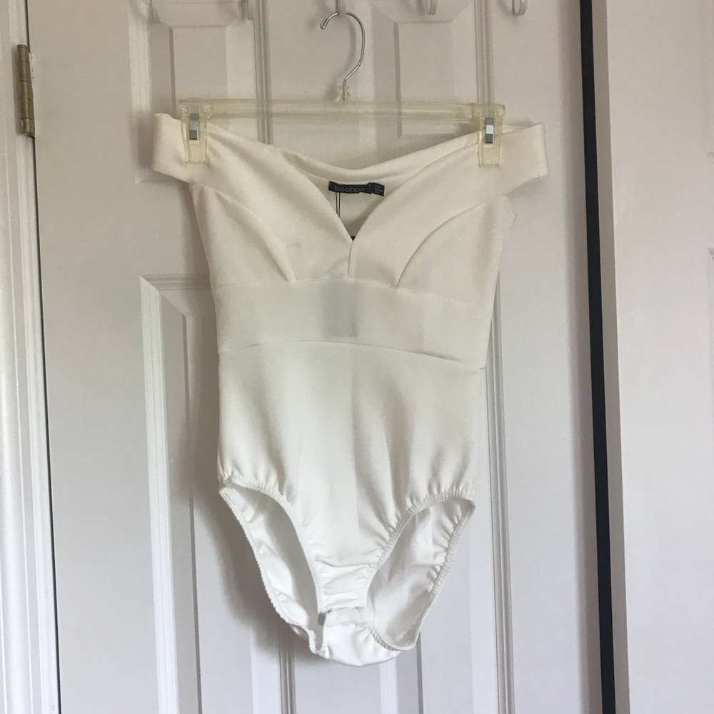 BOOHOO || Emma Sweetheart Off-Shoulder Bodysuit